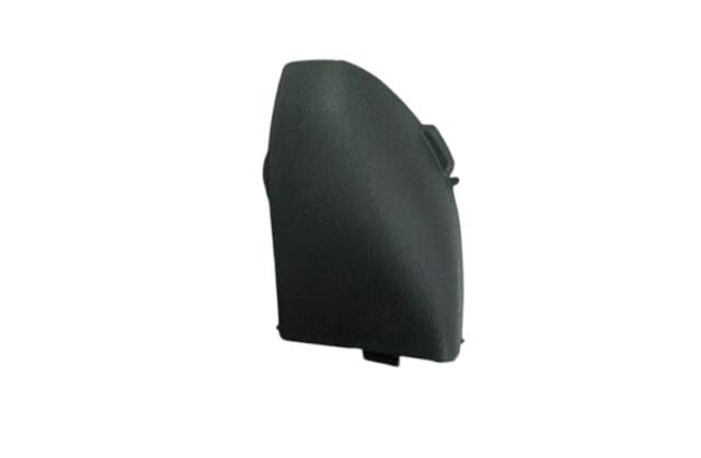 MITSUBISHI CANTER- FE635/659- 98/06; ÖN GÖĞÜS KÖŞE PLASTİĞİ / HİDROLİK DEPOSU ÜST KAPAĞI