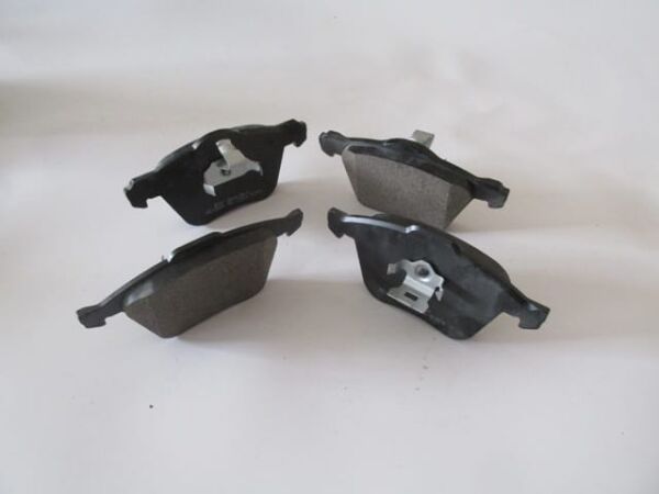 VOLVO XC90- 04/15; ÖN FREN BALATASI (KABLOSUZ)(DİSK)(155,2X72,3X18,6/15 6,4X71,6X17)(BRAMAX)