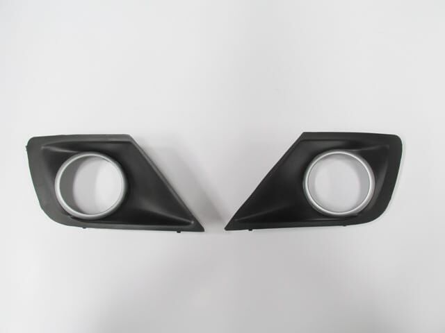 PEUGEOT 207- 09/12; SİS LAMBA KAPAĞI SAĞ/SOL SET (2 PARÇA) SİS DELİKLİ ÇERÇEVESİ GRİ