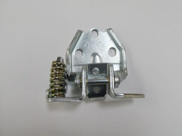 MITSUBISHI CANTER- FE635/659- 98/06; ÖN KAPI ALT MENTEŞESİ SAĞ (TYG)