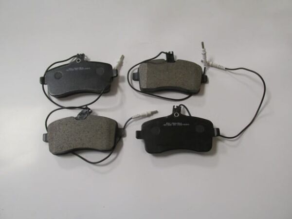 PEUGEOT 407- 04/11; ÖN FREN BALATASI (4 KABLOLU)(DİSK) (131,4x66,8x19,5)(BRAMAX)