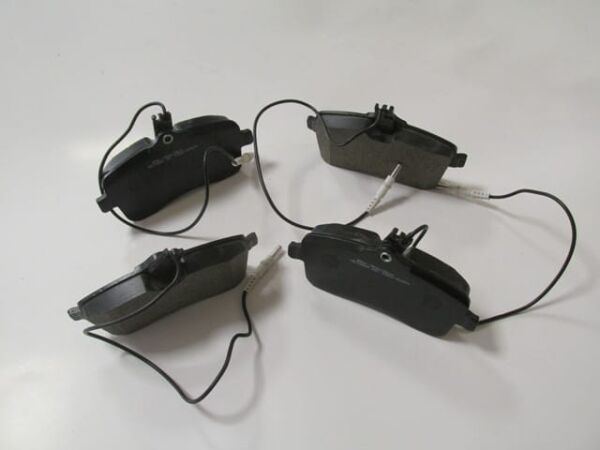 PEUGEOT 407- 04/11; ÖN FREN BALATASI (4 KABLOLU)(DİSK) (131,4x66,8x19,5)(BRAMAX)