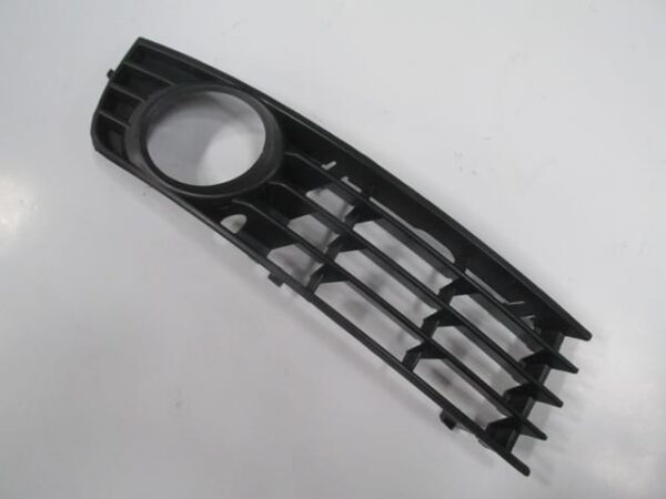 AUDI A4- 02/05; SİS LAMBA KAPAĞI SAĞ SİS DELİKLİ (TW)