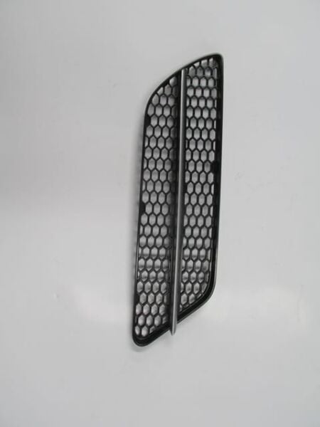 ALFA ROMEO 147- 05/09; ÖN TAMPON PANJURU SAĞ SİYAH (ÇITASI GÜMÜŞ GRİ) (TYG)