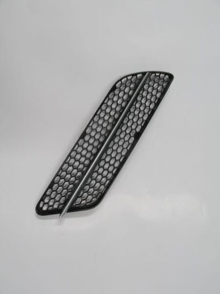 ALFA ROMEO 147- 05/09; ÖN TAMPON PANJURU SAĞ SİYAH (ÇITASI GÜMÜŞ GRİ) (TYG)