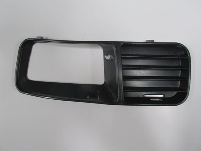 VOLKSWAGEN POLO- CLASSIC- 96/01; SİS LAMBA KAPAĞI SAĞ SİYAH SİS DELİKLİ