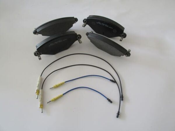 CITROEN C5- 01/05; ÖN FREN BALATASI 1,6HDI/1,8/2,0/2,0HDI (4 KABLOLU)(DİSK) (148,7X61X17) (BRAMA