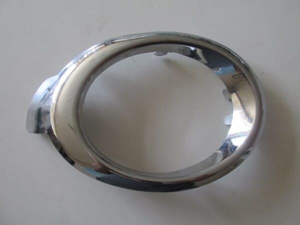 PEUGEOT PARTNER- TEPEE- 10/18; SİS LAMBA ÇERÇEVESİ SAĞ NİKELAJLI