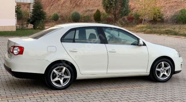 VOLKSWAGEN JETTA- 5- 06/10; ARAÇ BİLGİLERİ VE RESİMLERİ