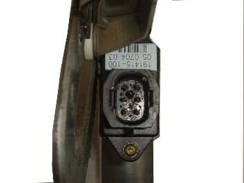 OPEL CORSA- B- 93/00; ÖN CAM KRİKOSU SOL ELEKTRİKLİ/MOTORLU (6FİŞLİ) 5 KAPI (HUSHAN)