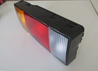 HYUNDAI HD 72-77 KAMYONET- 00/02; STOP LAMBASI SOL BEYAZ/KIRMIZI/SARI (FAMELLA)