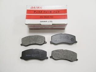 SUZUKI SWIFT- SD/HB- 89/96; ÖN FREN BALATASI (DİSK) (109,4X37,5X14) (DAIWA)