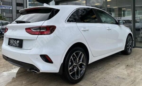 KIA CEED- 21/23; ARAÇ BİLGİLERİ VE RESİMLERİ (MAKYAJLI KASA)