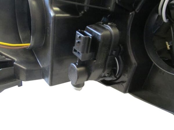 PEUGEOT 301- 17/21; FAR LAMBASI SAĞ ELEKTRİKLİ/MOTORLU (AYFAR)