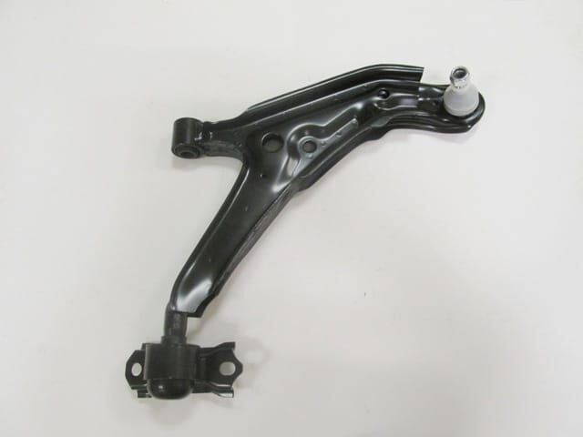 NISSAN PRIMERA- P11- 97/99; ÖN ALT TABLA SAĞ (SALINCAK) BURÇLU/ROTİLLİ BAĞLANTI SACI İLE BİRLİKTE(SH