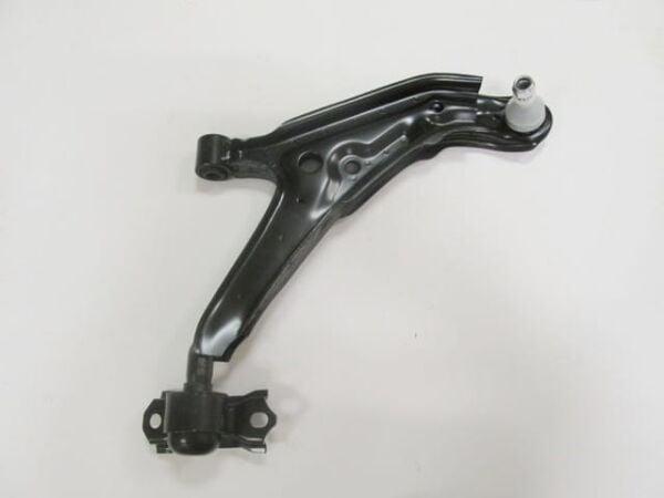 NISSAN PRIMERA- P11- 97/99; ÖN ALT TABLA SAĞ (SALINCAK) BURÇLU/ROTİLLİ BAĞLANTI SACI İLE BİRLİKTE(SH