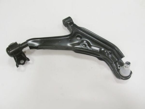 NISSAN PRIMERA- P11- 97/99; ÖN ALT TABLA SAĞ (SALINCAK) BURÇLU/ROTİLLİ BAĞLANTI SACI İLE BİRLİKTE(SH