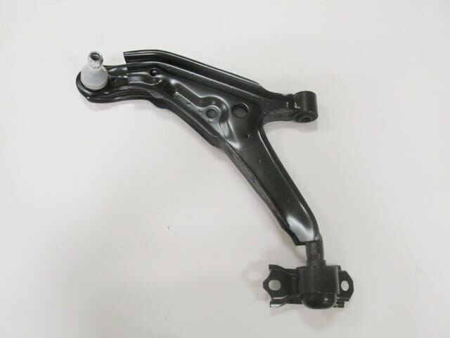 NISSAN PRIMERA- P11- 97/99; ÖN ALT TABLA SOL (SALINCAK) BURÇLU/ROTİLLİ BAĞLANTI SACI İLE BİRLİKTE