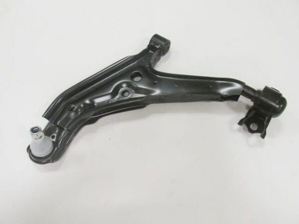 NISSAN PRIMERA- P11- 97/99; ÖN ALT TABLA SOL (SALINCAK) BURÇLU/ROTİLLİ BAĞLANTI SACI İLE BİRLİKTE