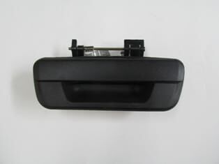 ISUZU D MAX- PICK UP- 07/12; BAGAJ KAPAĞI ORTA AÇMA KOLU SİYAH (KİLİT DELİKSİZ) (BFN)