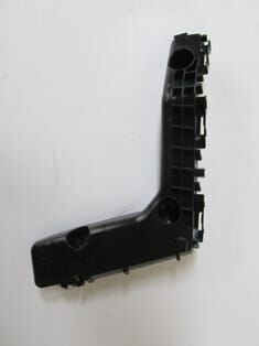 TOYOTA COROLLA- NDE180- 13/16; ÖN TAMPON İÇ BAĞLANTI BRAKETİ SAĞ (YAN KULAĞA TAKILAN) (TYG)
