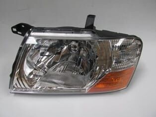 MITSUBISHI PAJERO- 04/06; FAR LAMBASI SOL MANUEL BEYAZ TİP SARI/BEYAZ SİNYALLİ (CASP)