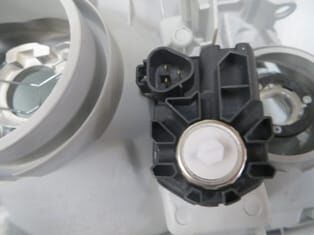 TOYOTA COROLLA- ZZE121- 02/06; FAR LAMBASI SOL ELEKTRİKLİ/MOTORLU (SEDAN)