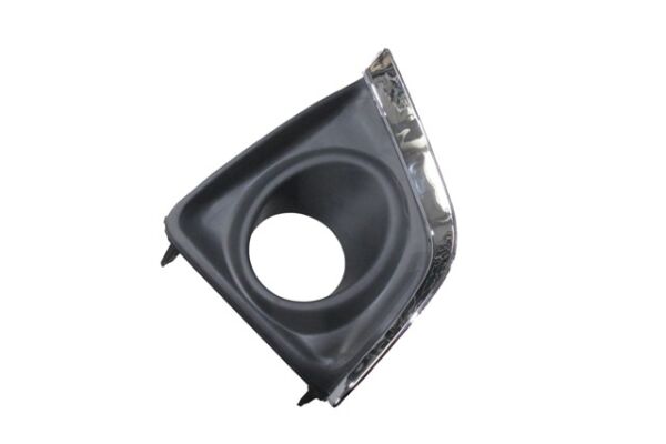 TOYOTA COROLLA- NDE180- 13/16; SİS LAMBA KAPAĞI SAĞ SİYAH SİS DELİKLİ (NİKELAJ ÇITALI) (TW)