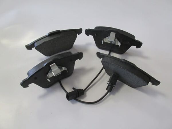 AUDI A4- 05/08; ÖN FREN BALATASI 2,0TFSI/2,7TDI(2KABLOLUDİSK)(155.2x72.7x19.3/15;6.4x73x19.3(BRAMAX)