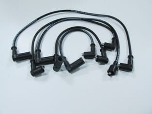 FIAT UNO- 93/01; BUJİ KABLOSU TAKIM (8V)(KARBÜRATÖRLÜ)1.4 cc 70SX (YOW JUNG)